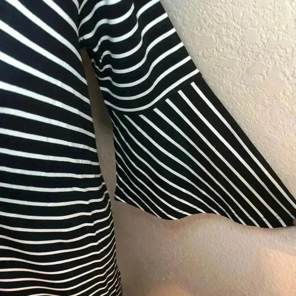 🤍🖤Black and white striped dress by Creation size 6P🖤🤍 - Picture 2 of 11